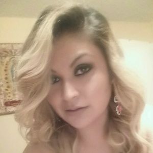 Meet your Posher, Yanet